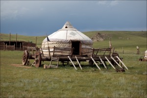 Ludovic Hirlimann: http://commons.wikimedia.org/wiki/File:Kazakh_yurt.jpg