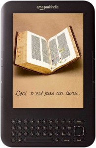ceci-nest-pas-un-livre-NYT-photo-illustration Photo illustration of a picture of an Kindle. On the screen is a picture of an old hardcover book with the text This is Not a Book (in French).